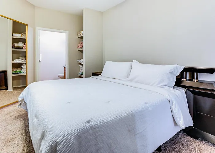 Holiday home 3 Mi To Westgate District: W/ Pool Access Phoenix